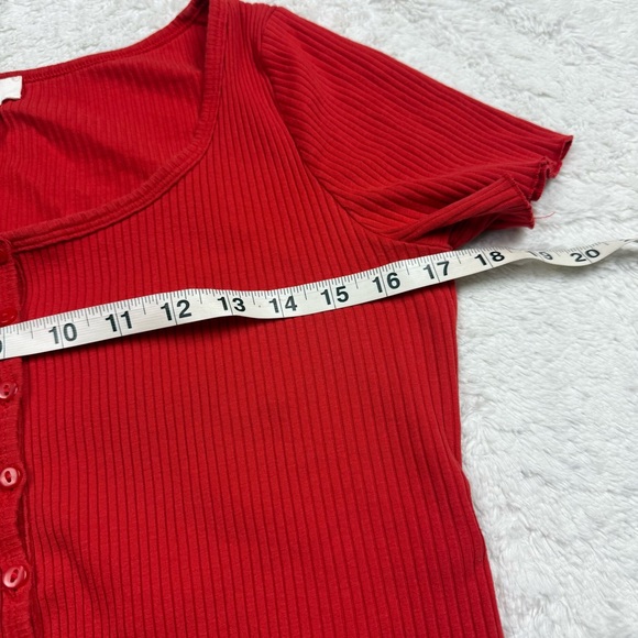H&M Red Ribbed Button-Down Top - Picture 4 of 6